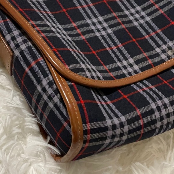 VINTAGE BURBERRY MADE IN ENGLAND - Picture 3 of 9